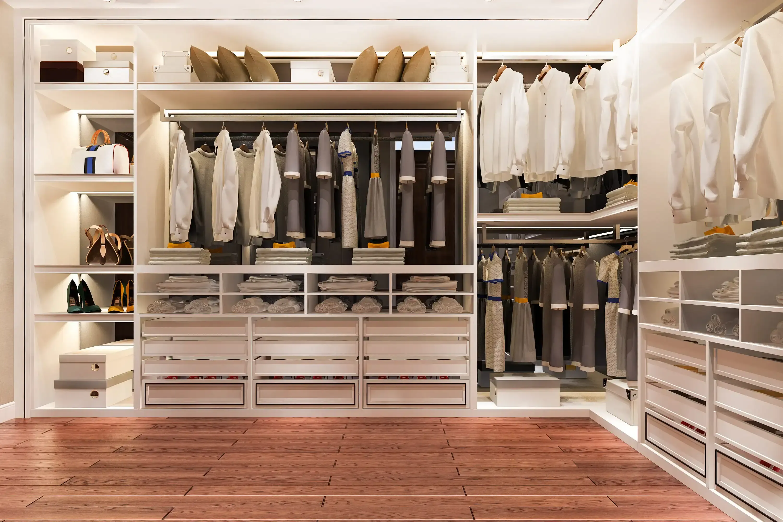 dressing moderne avec des rangements bien organisés et des vêtements suspendus
